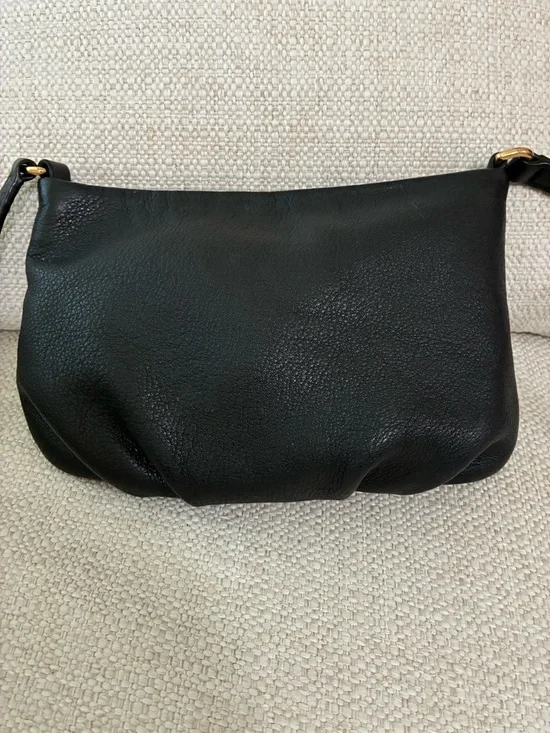 Marc Jacobs EUC Black Leather Classic Q
Percy Crossbody bag. - Picture 10 of 14